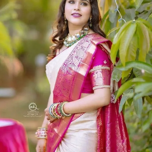 White_Woven_Kanjivaram_Silk_Saree_with_Saree_Cover